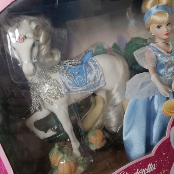 Disney Cinderella Porcelain Keepsake Doll & Horse Collectible NRFM Vintage - Picture 4 of 13